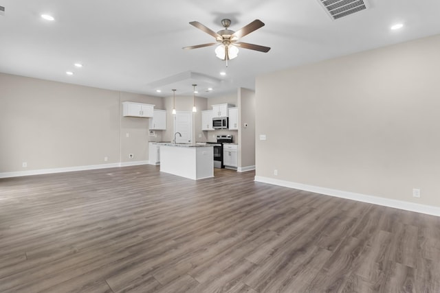 373 Galway Dr, Clarksville, TN 37042 - unfurnished living room with ceiling fan, wood finished floors, baseboards, and recessed lighting