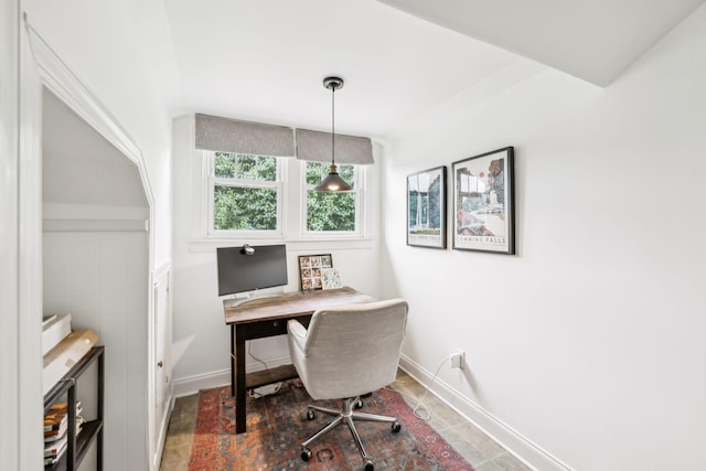 office area featuring baseboards