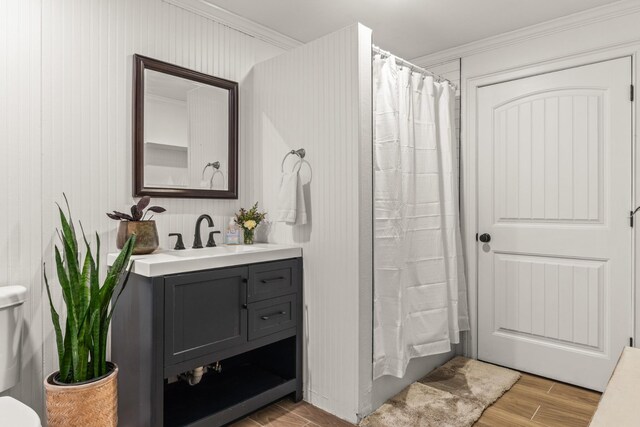 813 Swanson Blvd, Fayetteville, TN 37334 - bathroom with crown molding, vanity, curtained shower, wood finished floors, and toilet