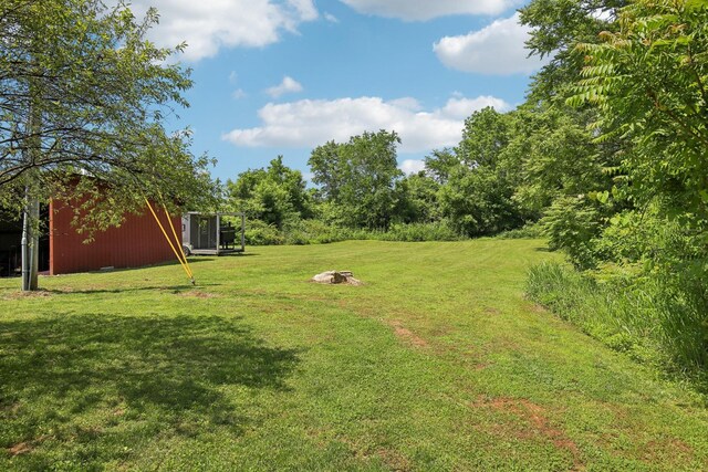 4151 Sadlersville Rd, Adams, TN 37010 - view of grassy yard featuring an outdoor structure and an outbuilding