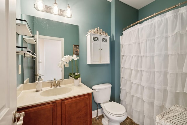full bathroom with toilet, vanity, a shower with shower curtain, and baseboards