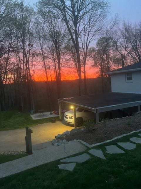 247 High Cliff Dr, Hendersonville, TN 37075 - view of yard at dusk
