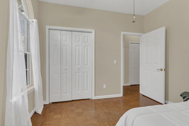bedroom featuring baseboards and a closet