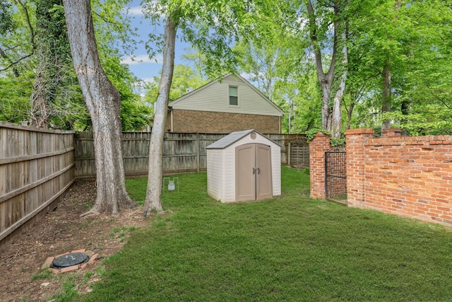 view of yard with a storage unit and an outdoor structure