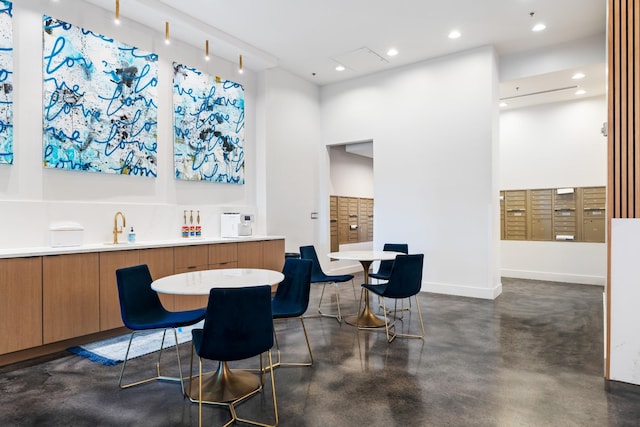 1510 Demonbreun St Unit 1012, Nashville, TN 37203 - dining space with finished concrete flooring, mail area, baseboards, and recessed lighting