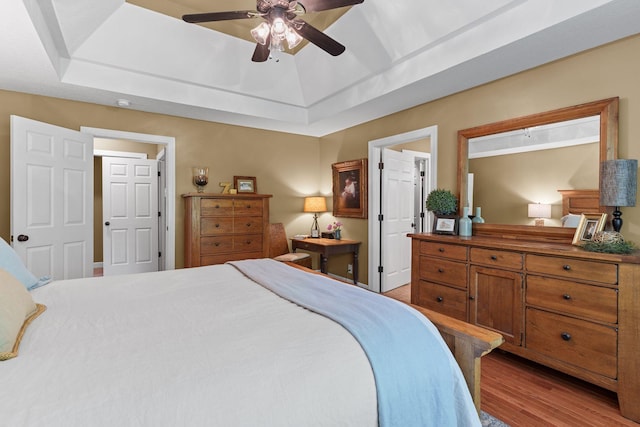 102 Lorelle Cir, Portland, TN 37148 - bedroom with wood finished floors, a tray ceiling, and a ceiling fan