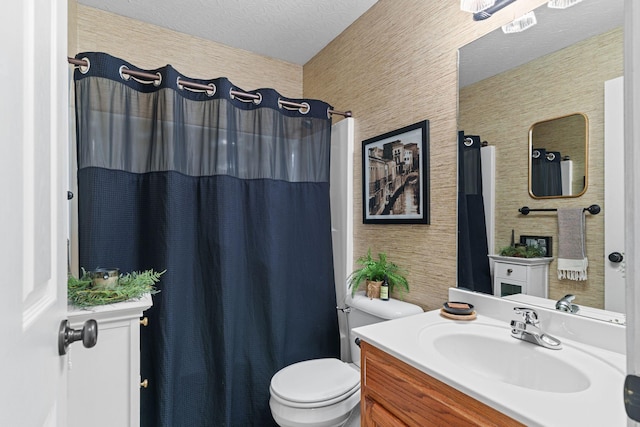 102 Lorelle Cir, Portland, TN 37148 - full bathroom featuring toilet, vanity, a shower with shower curtain, wallpapered walls, and a textured ceiling