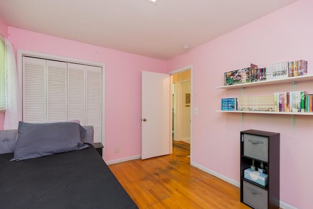 1006 Kirkwood Ave, Murfreesboro, TN 37130 - bedroom with wood finished floors, baseboards, and a closet