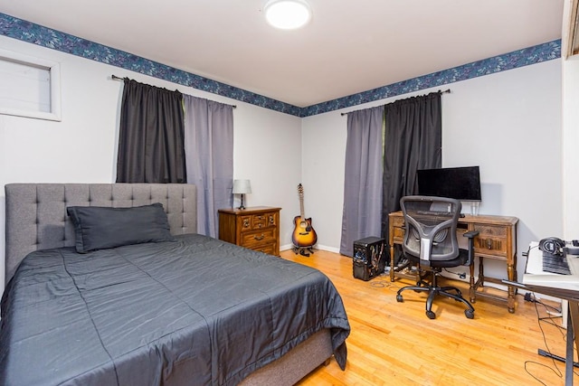 1006 Kirkwood Ave, Murfreesboro, TN 37130 - bedroom with wood finished floors and an office area