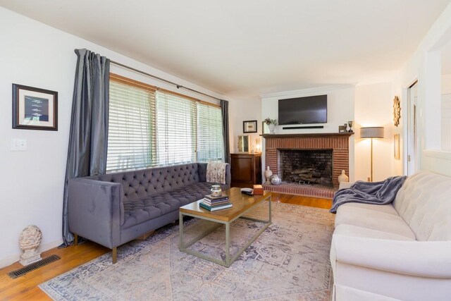 1006 Kirkwood Ave, Murfreesboro, TN 37130 - living area featuring wood finished floors and a brick fireplace