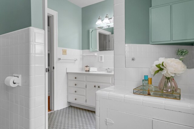 220 Porters Bluff Rd, Clarksville, TN 37040 - bathroom featuring tile walls, wainscoting, and vanity