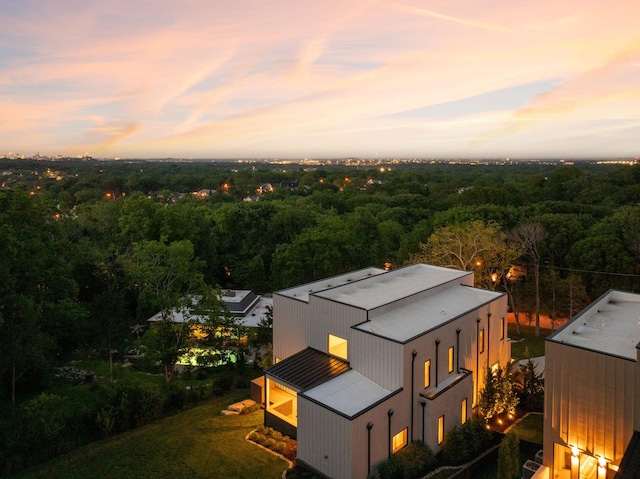 drone / aerial view of a heavily wooded area