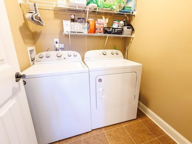 302 Janie St, Smyrna, TN 37167 - clothes washing area with independent washer and dryer, tile patterned flooring, and baseboards