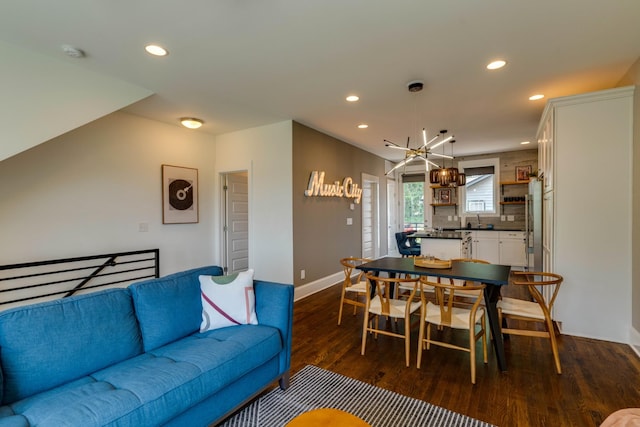 living area with recessed lighting, baseboards, dark wood-style flooring, and a chandelier