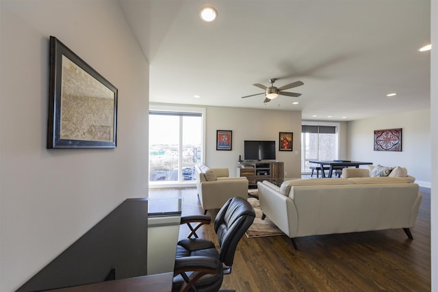 living area with dark wood-style floors, ceiling fan, and recessed lighting
