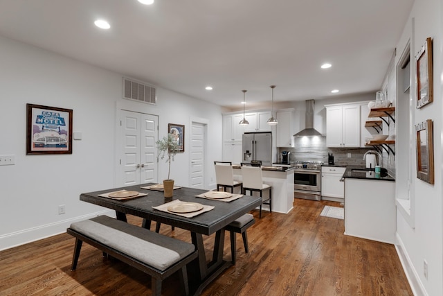 dining area with recessed lighting, dark wood-style floors, and baseboards