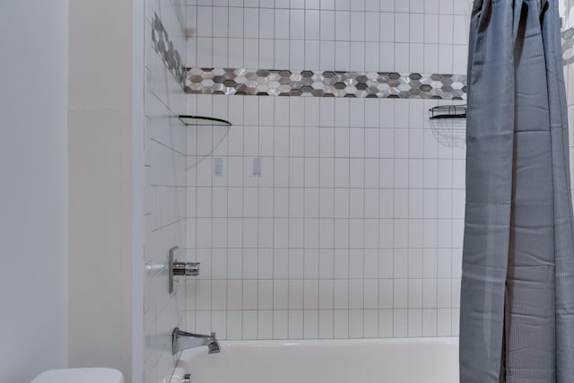 bathroom featuring shower / tub combo with curtain and toilet
