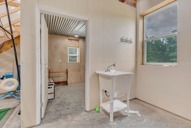 7480 Horn Tavern Rd, Fairview, TN 37062 - bathroom featuring concrete flooring