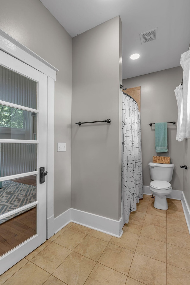 2642 Stuart St, Burns, TN 37029 - full bath with baseboards, tile patterned flooring, toilet, and a shower with curtain