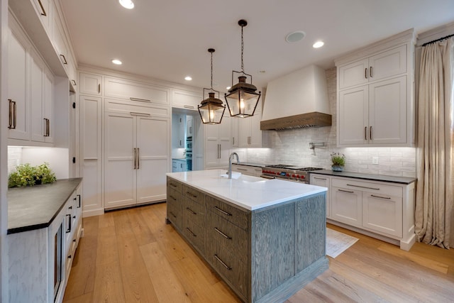 622 Stonewater Blvd, Franklin, TN 37064 - kitchen with premium range hood, a sink, stainless steel range, light wood-type flooring, and recessed lighting