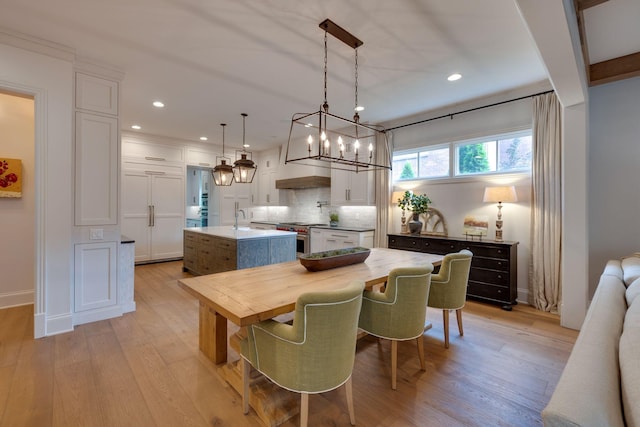 622 Stonewater Blvd, Franklin, TN 37064 - dining space featuring recessed lighting, light wood-style floors, baseboards, and a chandelier