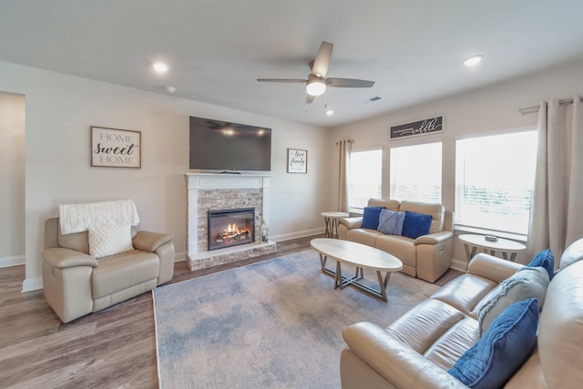 4022 Arrowleaf Ln, Antioch, TN 37013 - living area with baseboards, ceiling fan, wood finished floors, and recessed lighting