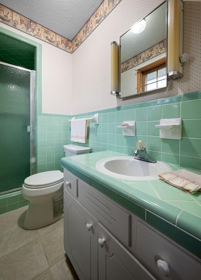 915 Taylor Cir, Burns, TN 37029 - bathroom with vanity, wallpapered walls, wainscoting, a stall shower, and a textured ceiling