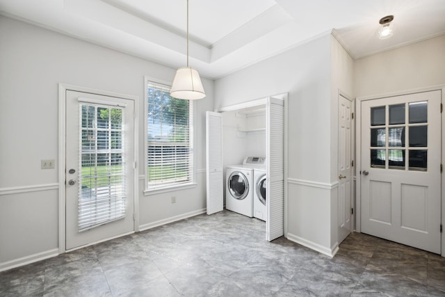 laundry room with baseboards and washing machine and clothes dryer