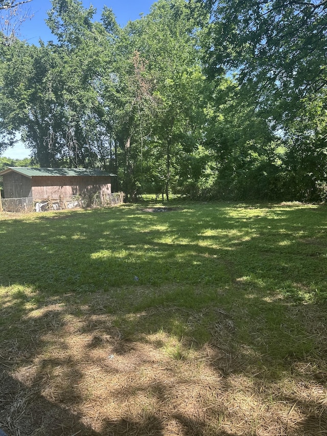 1207 Swanson Blvd, Fayetteville, TN 37334 - view of grassy yard featuring an outbuilding