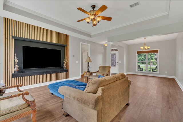 580 Laurel Ln, Murfreesboro, TN 37127 - living room featuring wood finished floors, baseboards, a chandelier, ceiling fan, and crown molding