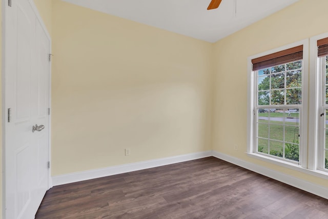 580 Laurel Ln, Murfreesboro, TN 37127 - unfurnished room featuring baseboards, dark wood-type flooring, and ceiling fan