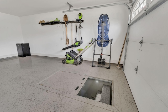580 Laurel Ln, Murfreesboro, TN 37127 - garage featuring baseboards