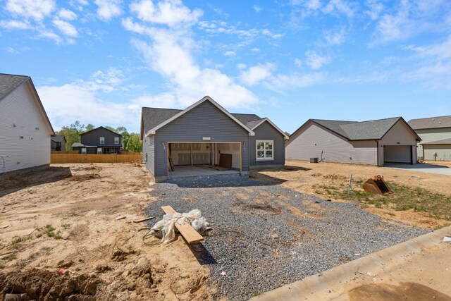362 Galway Dr, Clarksville, TN 37042 - view of front facade with gravel driveway, an attached garage, and fence