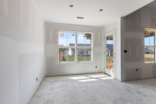 362 Galway Dr, Clarksville, TN 37042 - unfurnished room with concrete floors