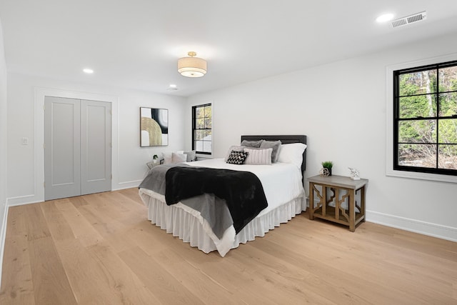 bedroom featuring light wood finished floors, baseboards, and recessed lighting