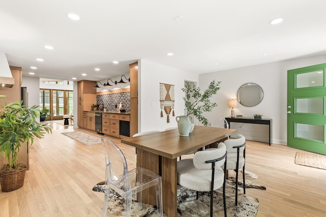 2013 Hackberry Ln, Nashville, TN 37206 - dining space featuring light wood-style floors, recessed lighting, baseboards, and bar