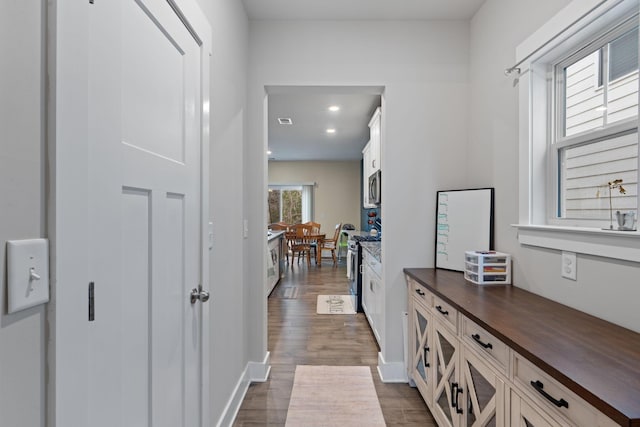 7587 Highborne Ln, Ooltewah, TN 37363 - corridor featuring dark wood-style flooring and recessed lighting