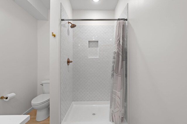 121 Old Mountain Rd, Chattanooga, TN 37409 - bathroom featuring toilet and a stall shower