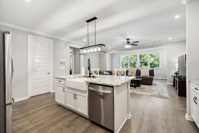 122 Blake Ln, Mount Juliet, TN 37122 - kitchen with appliances with stainless steel finishes, a sink, open floor plan, recessed lighting, and wood finished floors