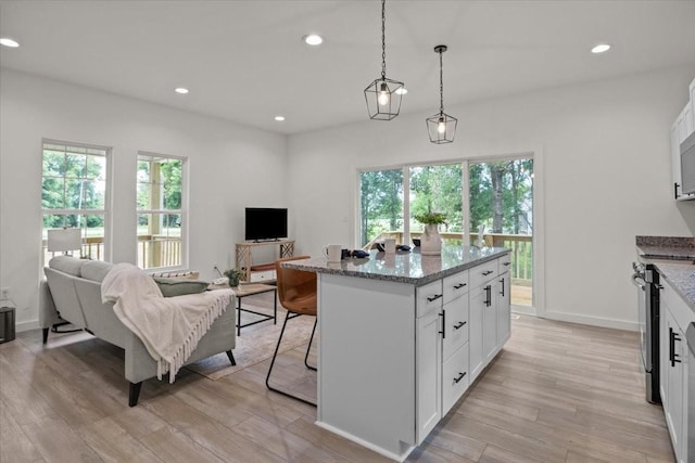 1014 Promise Land Rd, Charlotte, TN 37036 - kitchen featuring open floor plan, healthy amount of natural light, recessed lighting, a breakfast bar, and a kitchen island