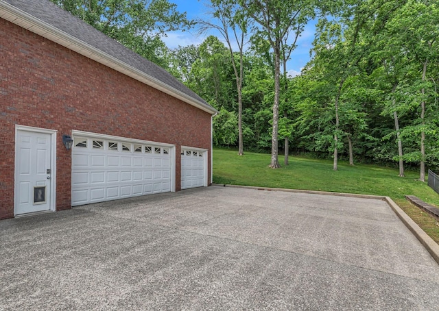 212 Spirit Hill Cir, Smyrna, TN 37167 - garage with concrete driveway