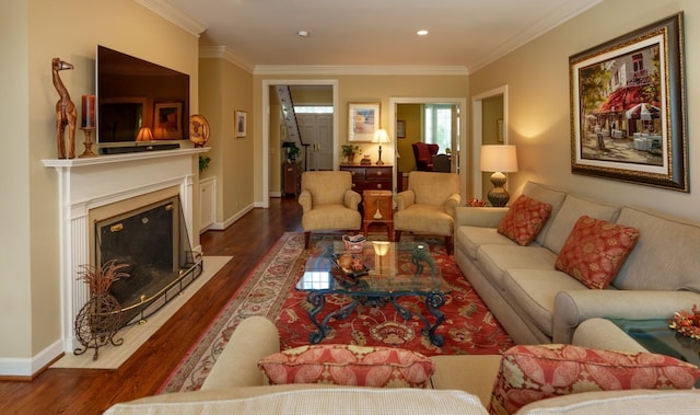 living room featuring dark wood-style flooring, crown molding, a fireplace with flush hearth, baseboards, and recessed lighting