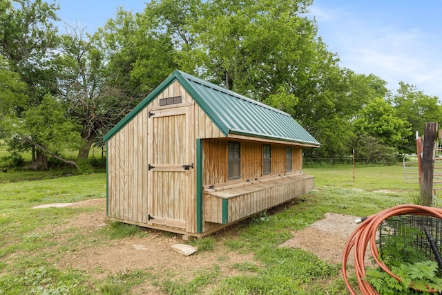 3310 Booker Ridge Rd, Mount Pleasant, TN 38474 - view of outdoor structure featuring an outbuilding and view of wooded area