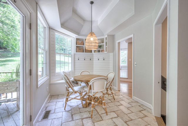 114 Moonlight Dr, Gallatin, TN 37066 - dining space featuring a tray ceiling and baseboards