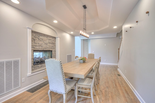 114 Moonlight Dr, Gallatin, TN 37066 - dining space featuring recessed lighting, a tray ceiling, wood finished floors, and baseboards