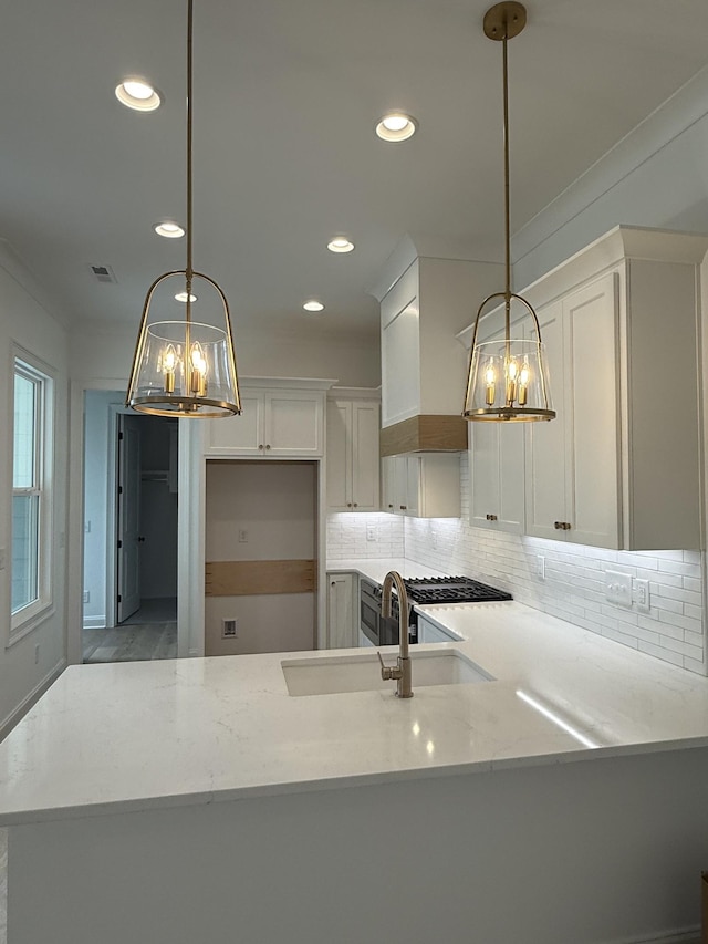 3150 Long Branch Cir, Franklin, TN 37064 - kitchen featuring a chandelier, a peninsula, backsplash, recessed lighting, and white cabinetry