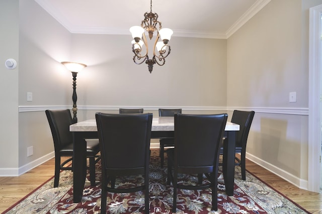 1005 Peck Pl, Hendersonville, TN 37075 - dining room with wood finished floors, ornamental molding, a chandelier, and baseboards