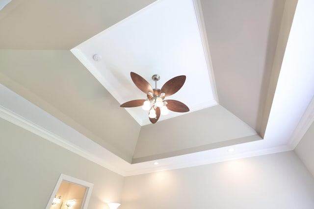 1005 Peck Pl, Hendersonville, TN 37075 - detailed view of ceiling fan, recessed lighting, crown molding, and a smoke detector