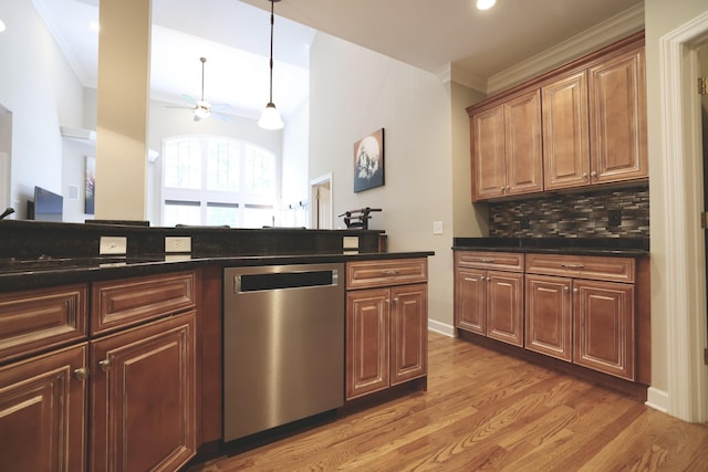 1005 Peck Pl, Hendersonville, TN 37075 - kitchen featuring stainless steel dishwasher, ceiling fan, crown molding, tasteful backsplash, and light wood-style floors