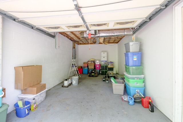 2878 Gusty Ln, Clarksville, TN 37043 - garage featuring concrete block wall